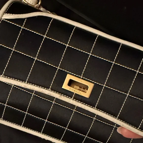 CHANEL Black and White Quilted Shoulder Bag with Gold Chain - Picture 12 of 15